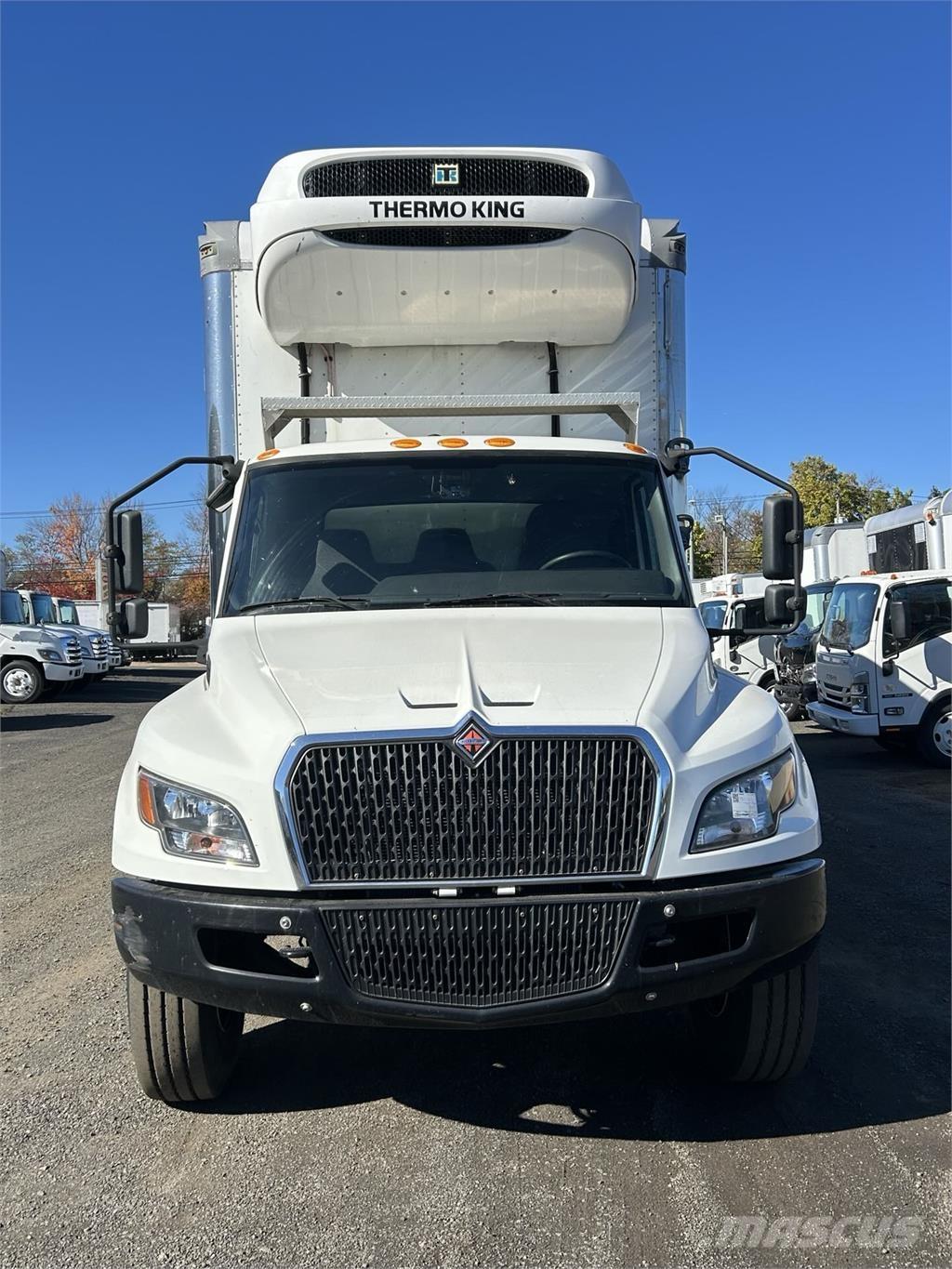 International MV607 Skriňová nadstavba