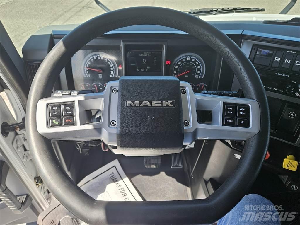 Mack AN64T Ťahače