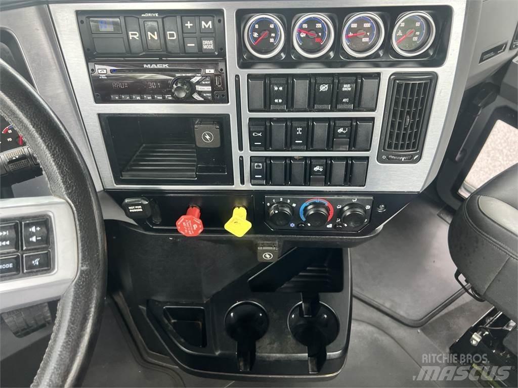 Mack AN64T Ťahače