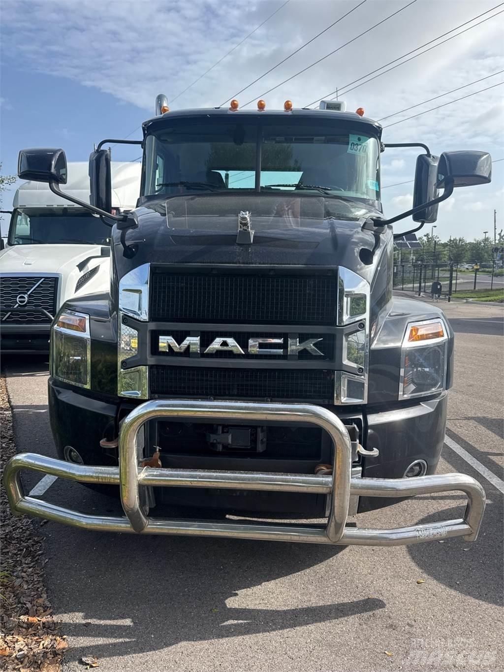 Mack AN64T Ťahače