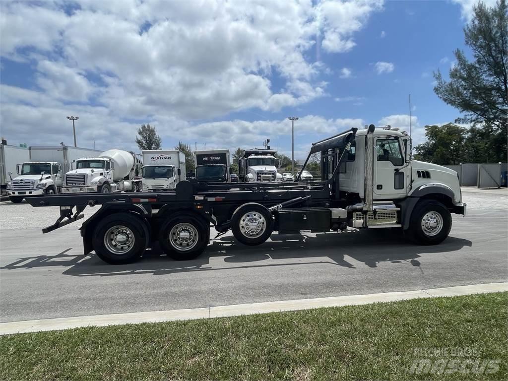 Mack GR64B Ťahače
