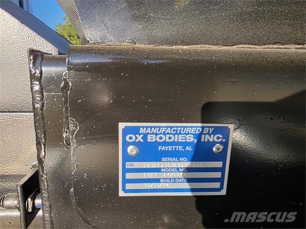 Mack GR64B Sklápače