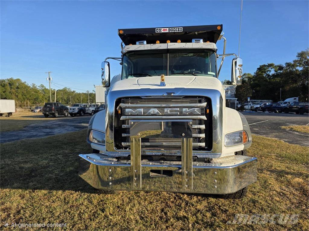 Mack GR64B Sklápače