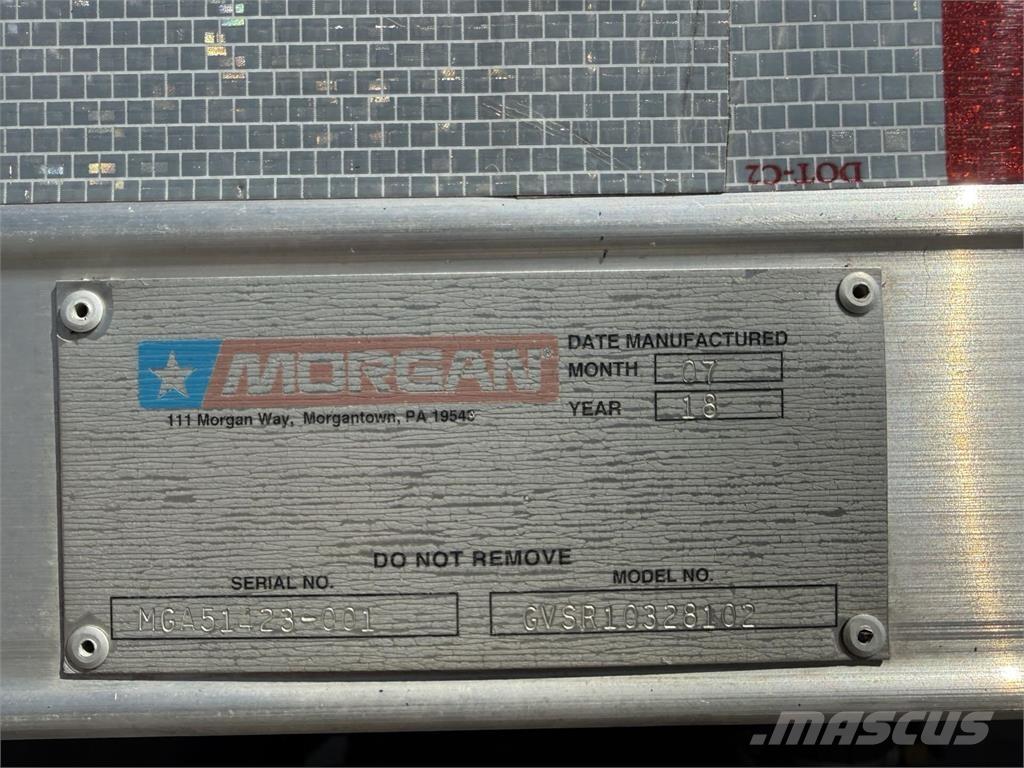 Mack GR64B9 Skriňová nadstavba