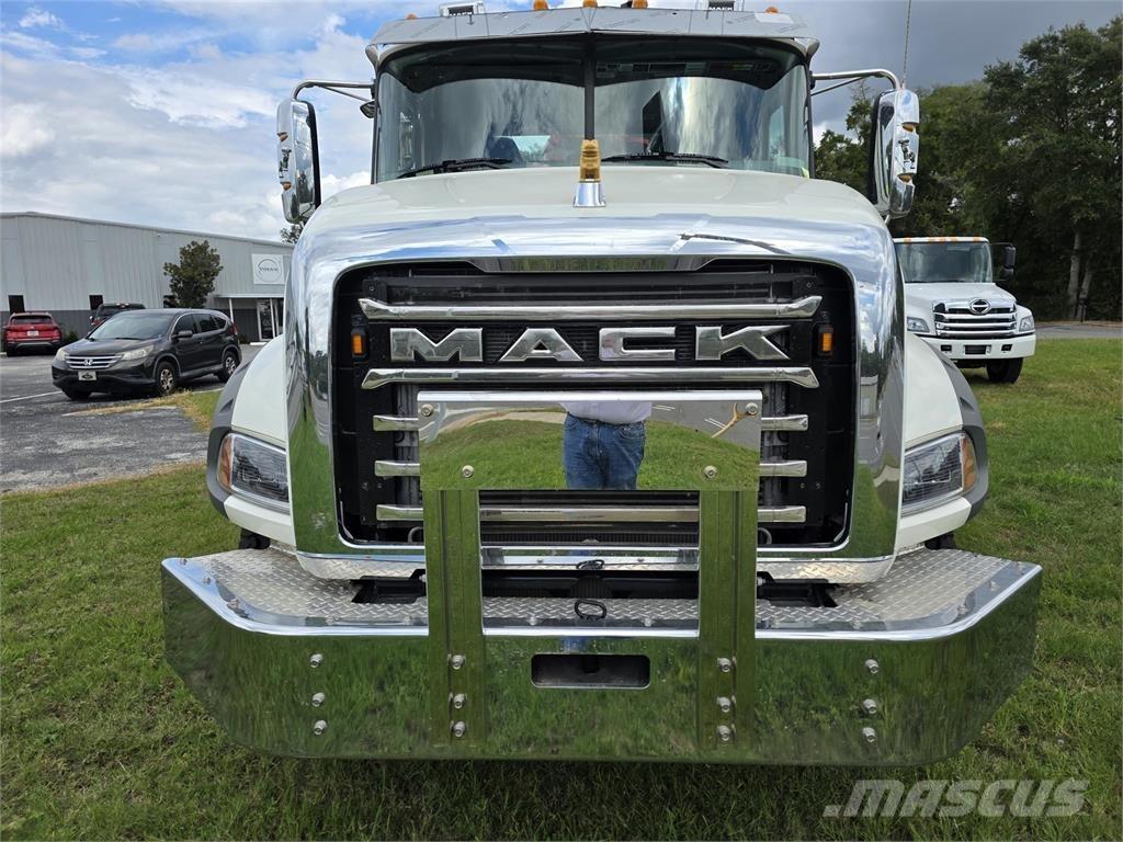 Mack GR64BR Sklápače