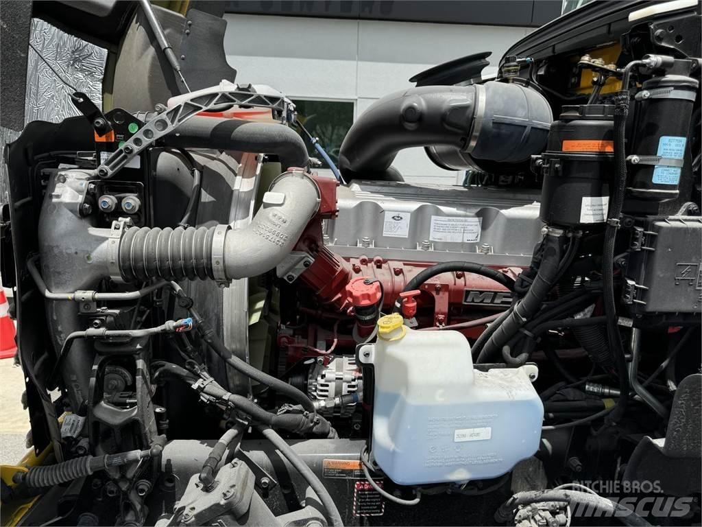Mack GR64BRX Sklápače