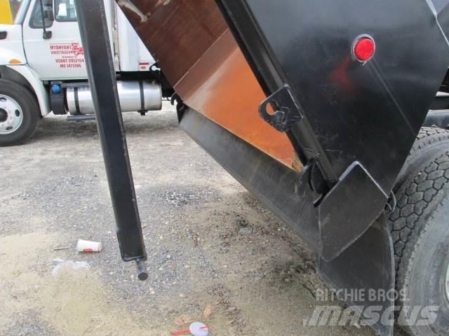 Mack GR64F Sklápače