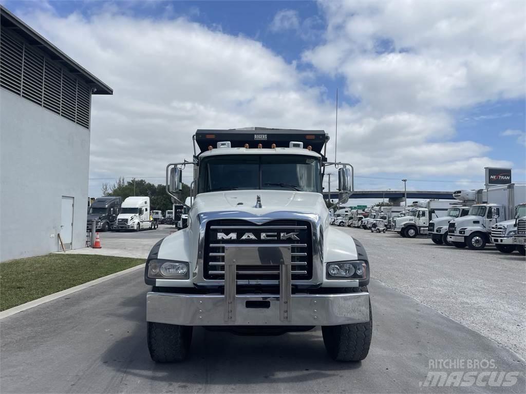 Mack GR64F Sklápače
