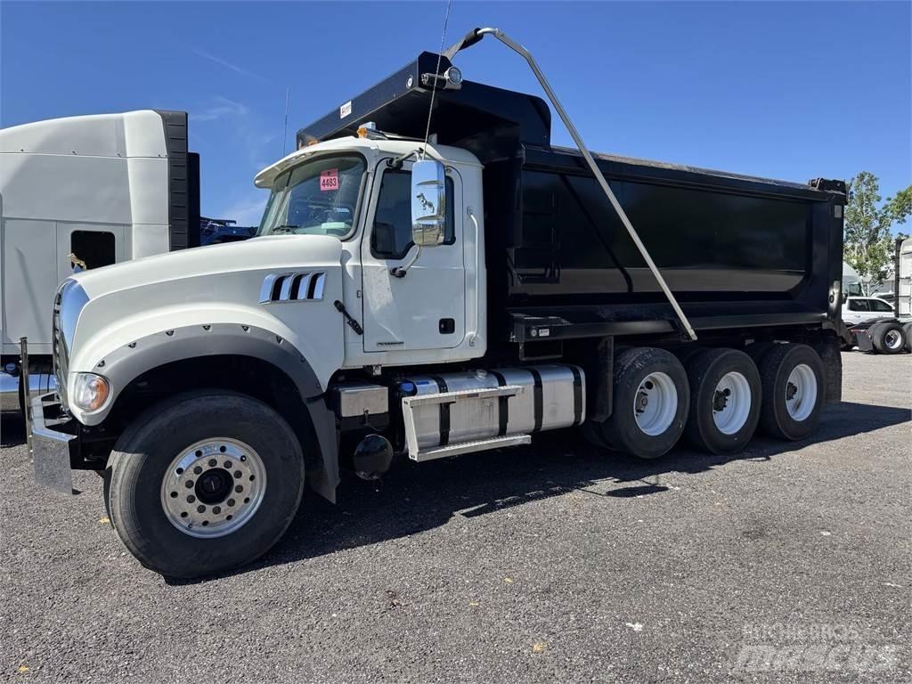 Mack GR64F Sklápače