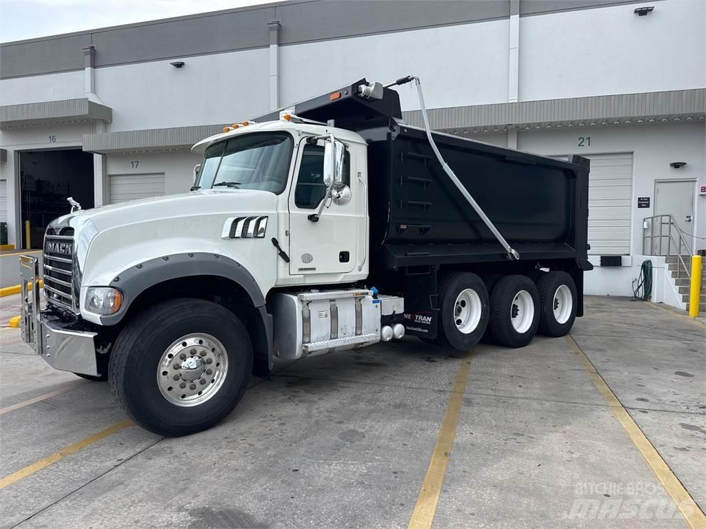 Mack GR64F Sklápače