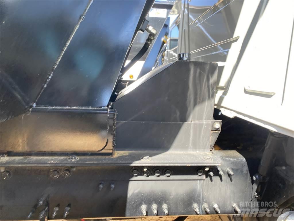 Mack GR64F Sklápače