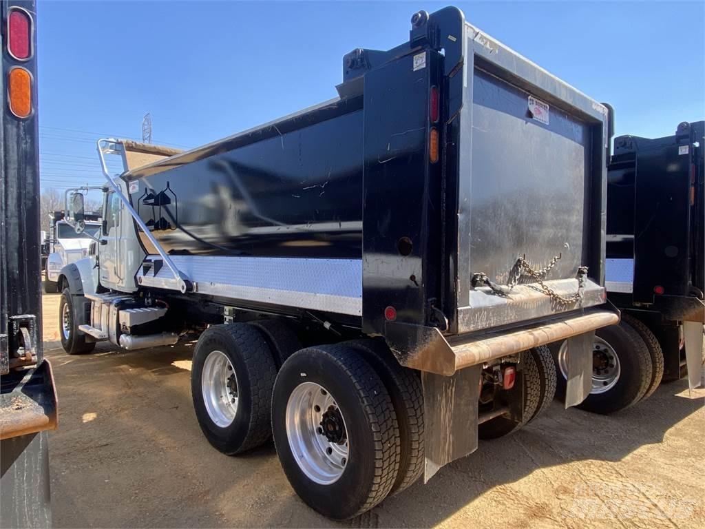 Mack GR64F Sklápače