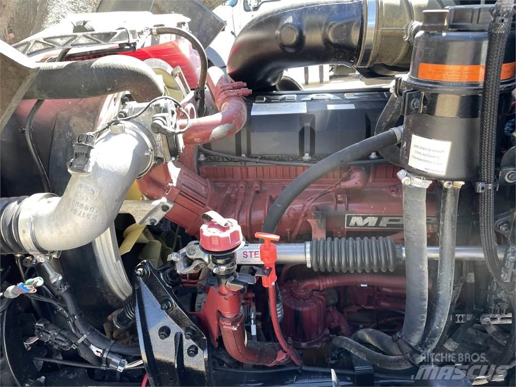 Mack GR64F Ťahače