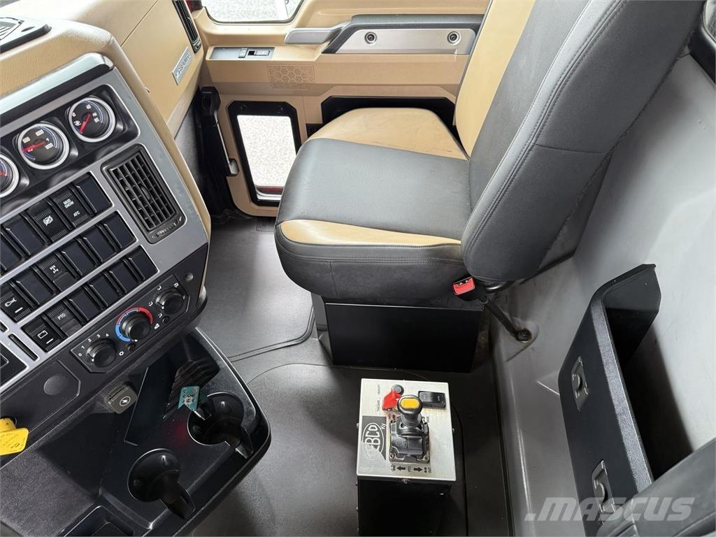 Mack GR64F Sklápače