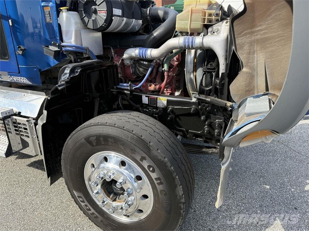 Mack GR64F Sklápače