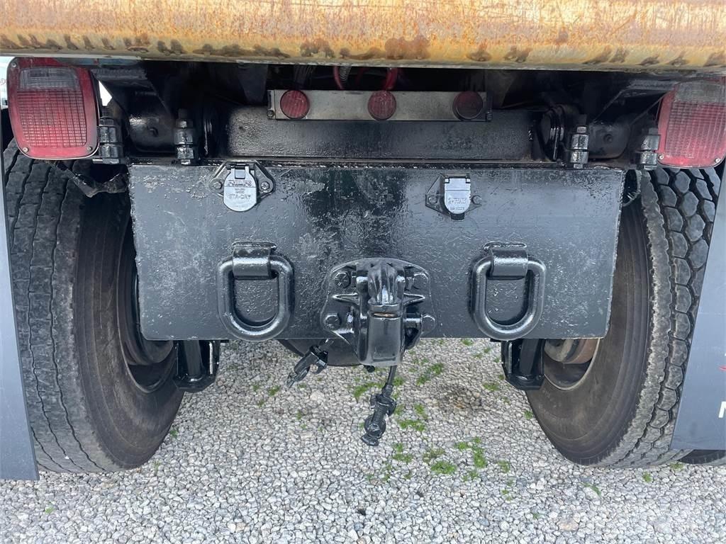 Mack GR64FR Sklápače