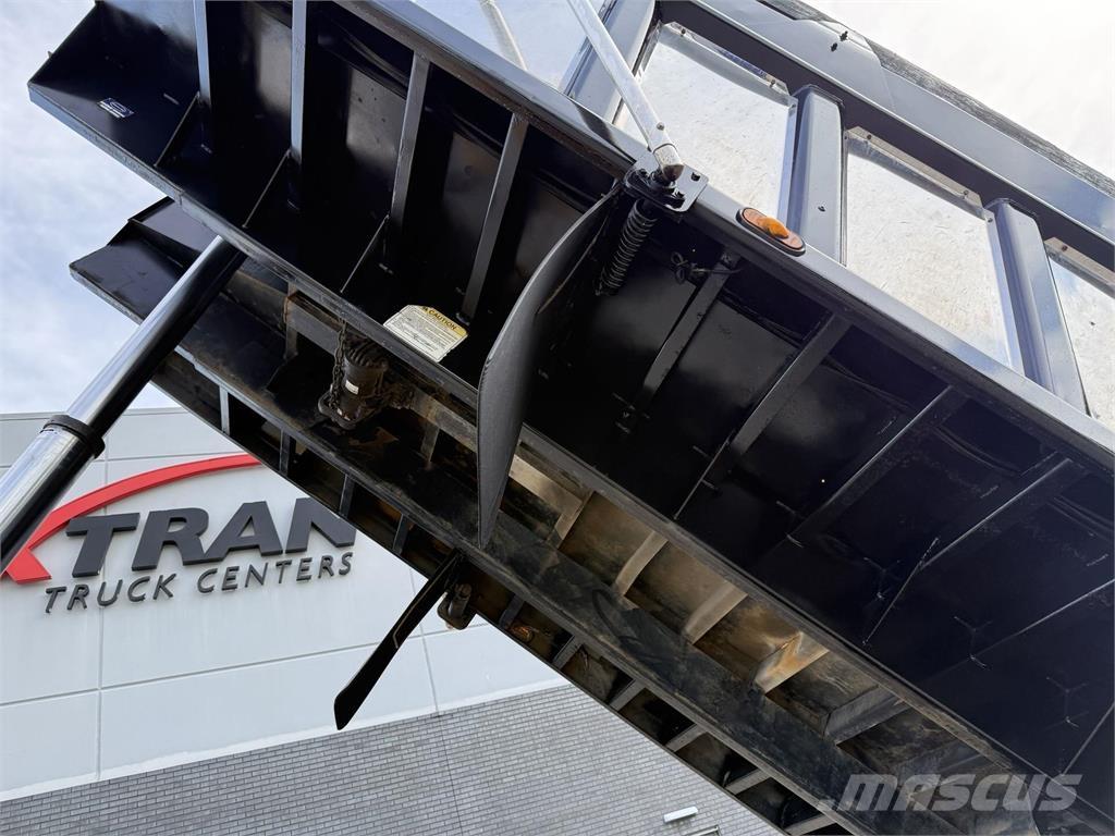 Mack GU713 Sklápače