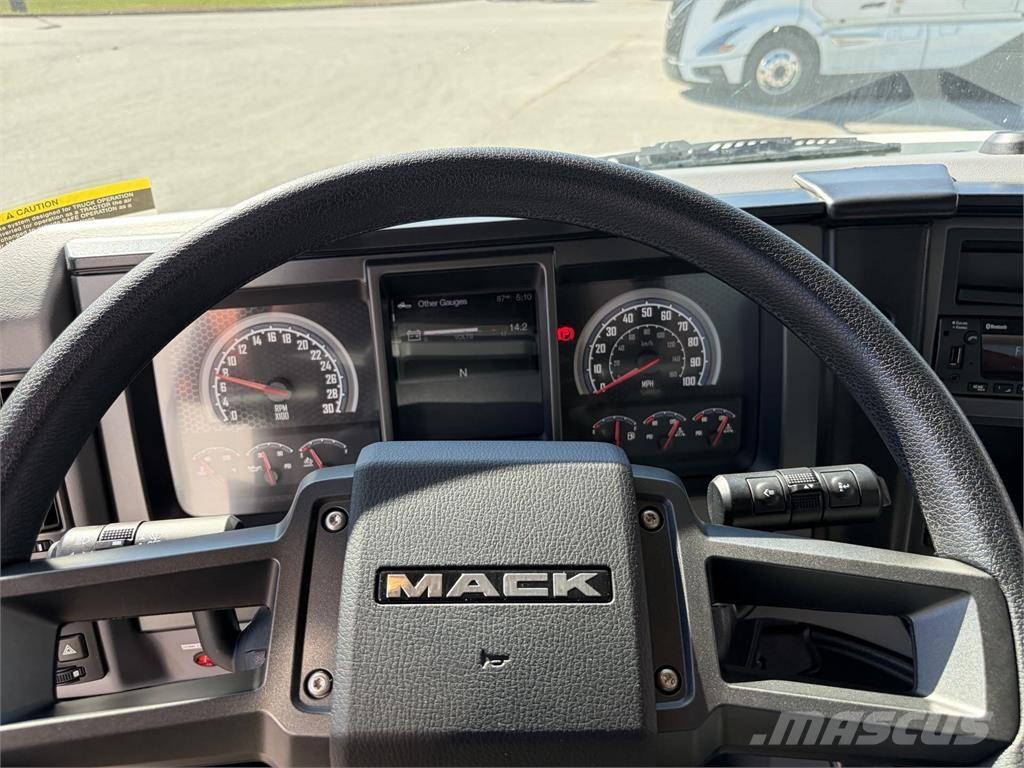 Mack MD6 42R Skriňová nadstavba