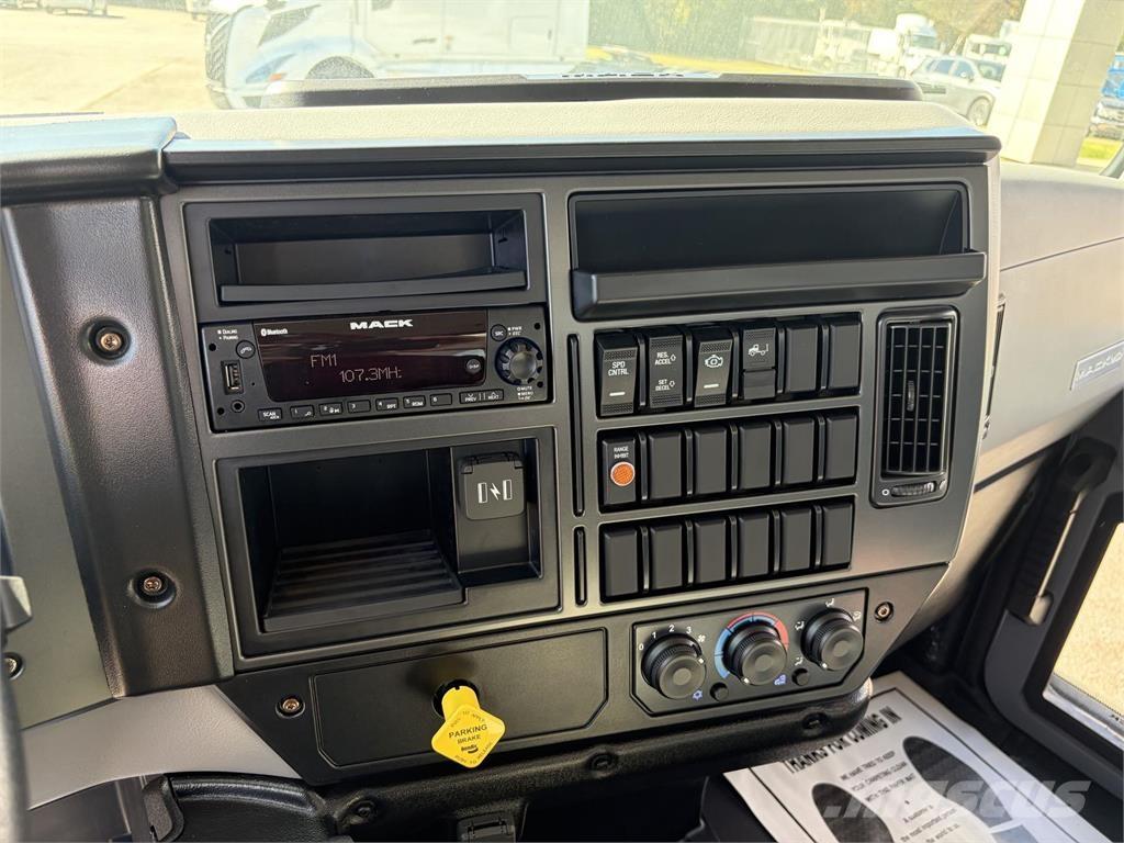 Mack MD6 42R Skriňová nadstavba