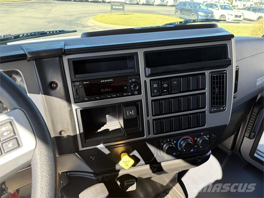 Mack MD6 42R Skriňová nadstavba