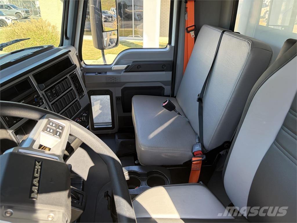 Mack MD6 42R Skriňová nadstavba