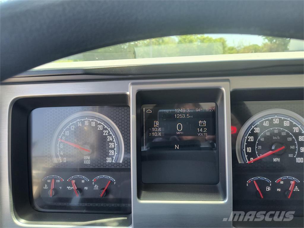 Mack MD6 42R Skriňová nadstavba