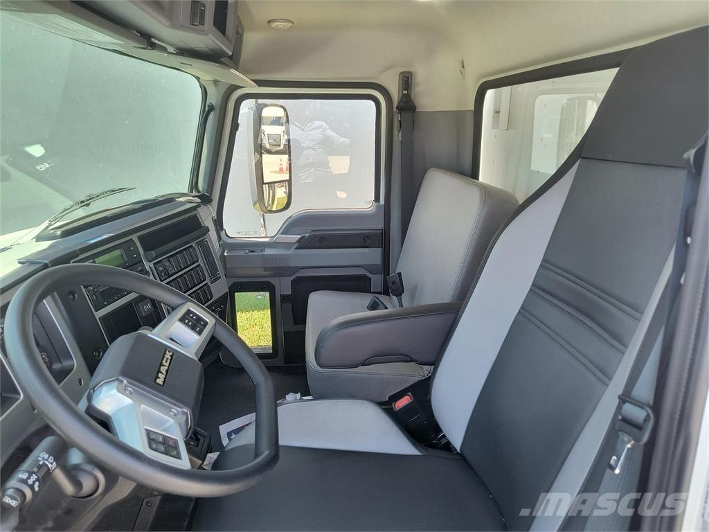 Mack MD6 42R Skriňová nadstavba