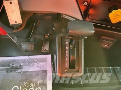 Mack MD642 Skriňová nadstavba