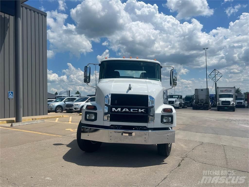 Mack MD742 Nákladné vozidlá bez nadstavby