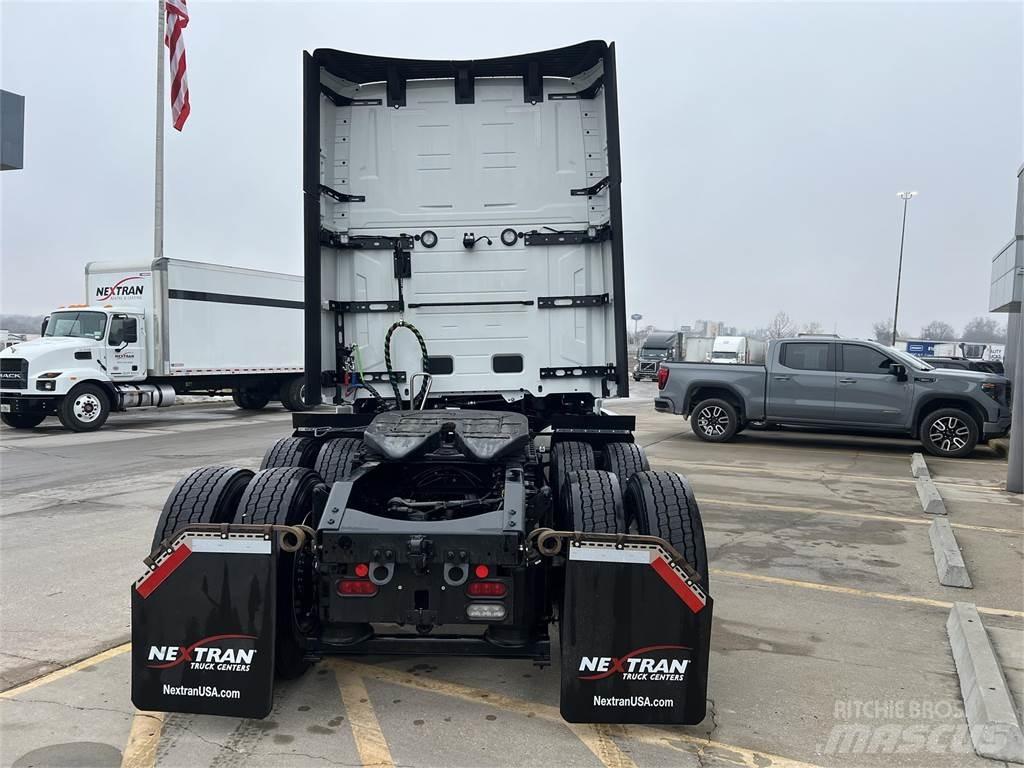 Volvo NEW VNL860 Ťahače
