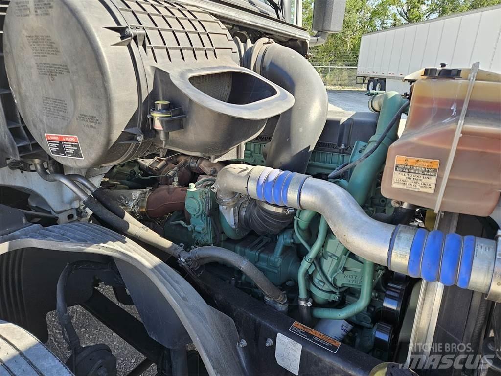 Volvo VNL64T300 Ťahače