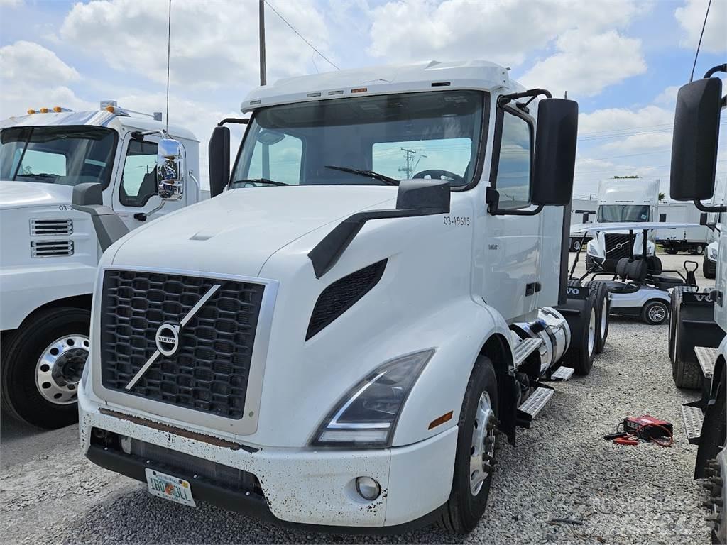 Volvo VNL64T300 Ťahače