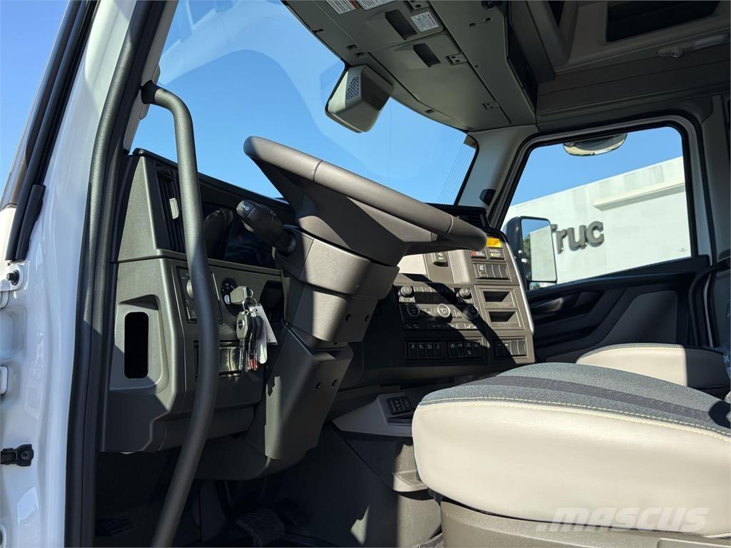 Volvo VNL64T860 Ťahače