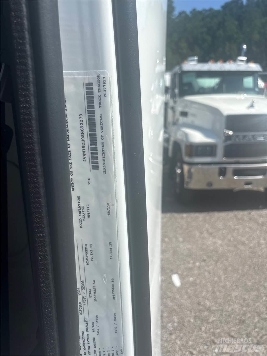 Volvo VNR42T300 Ťahače