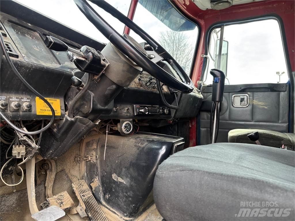 Volvo WG64T Sklápače