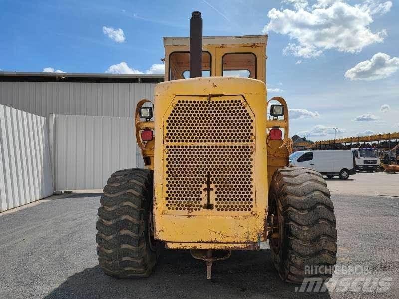 CAT 966C Kolesové nakladače
