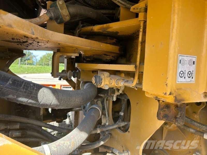 CAT 966G Kolesové nakladače