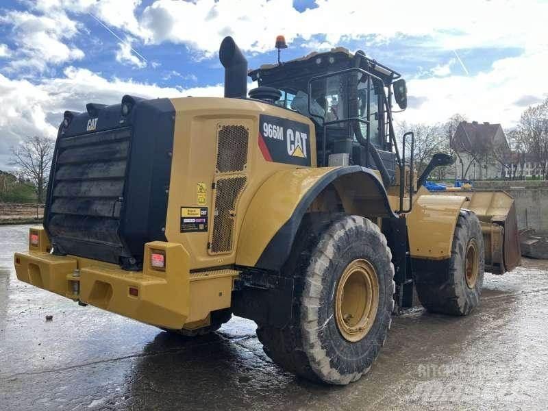 CAT 966M Kolesové nakladače