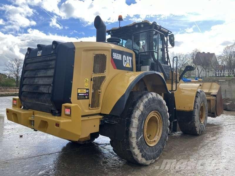 CAT 966M Kolesové nakladače