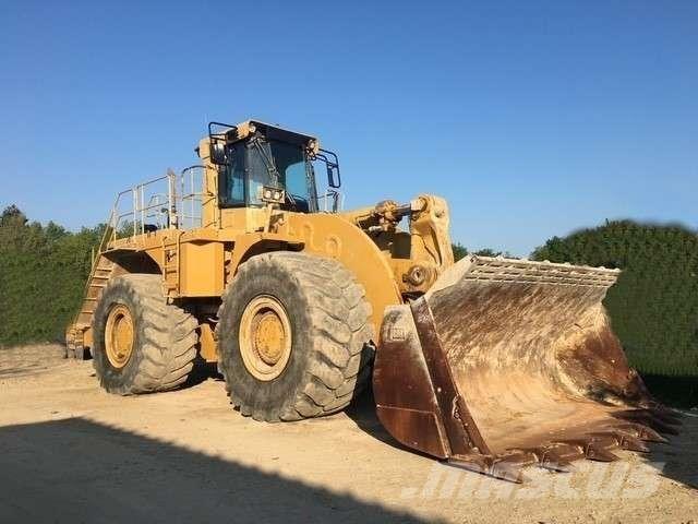 CAT 990 Kolesové nakladače