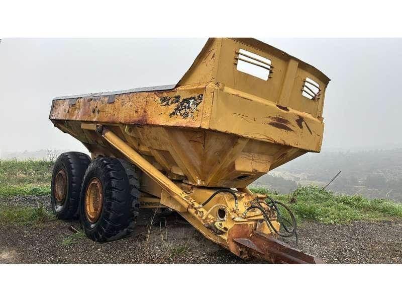 CAT D250B Vyklápacie prívesy