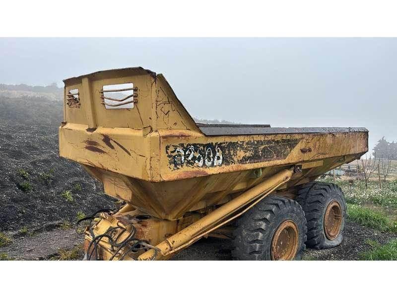 CAT D250B Vyklápacie prívesy