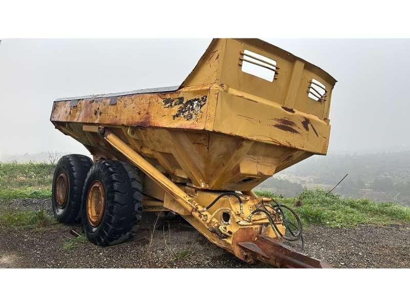 CAT D250B Vyklápacie prívesy