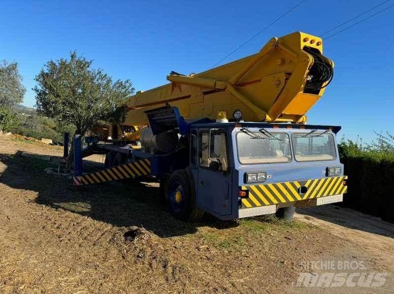 Condor 125/S Univerzálne terénne žeriavy