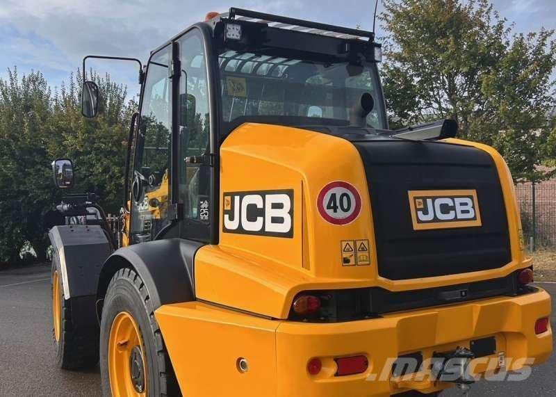 JCB TM320 Teleskopické manipulátory