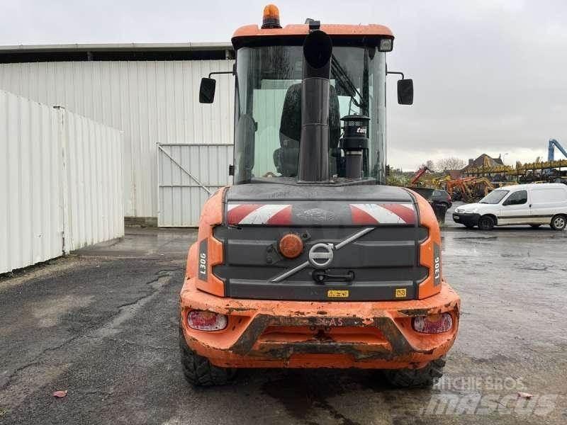 Volvo L30G Kolesové nakladače