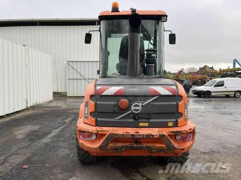 Volvo L30G Kolesové nakladače