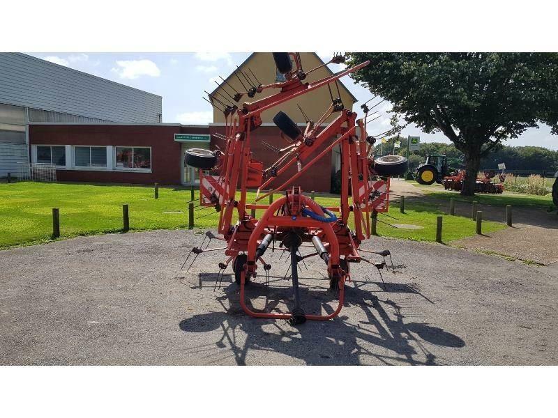 Kuhn GF7802 Obracače a zhrabovače sena