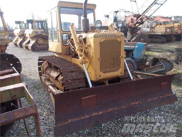 CAT D4D Pásové dozéry