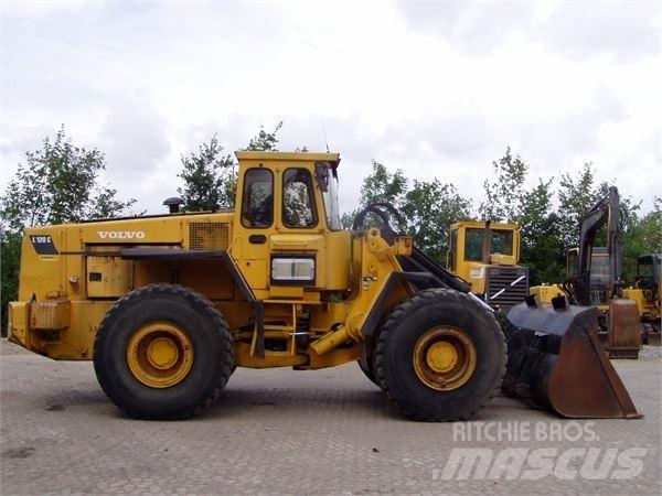 Volvo L120 Kolesové nakladače